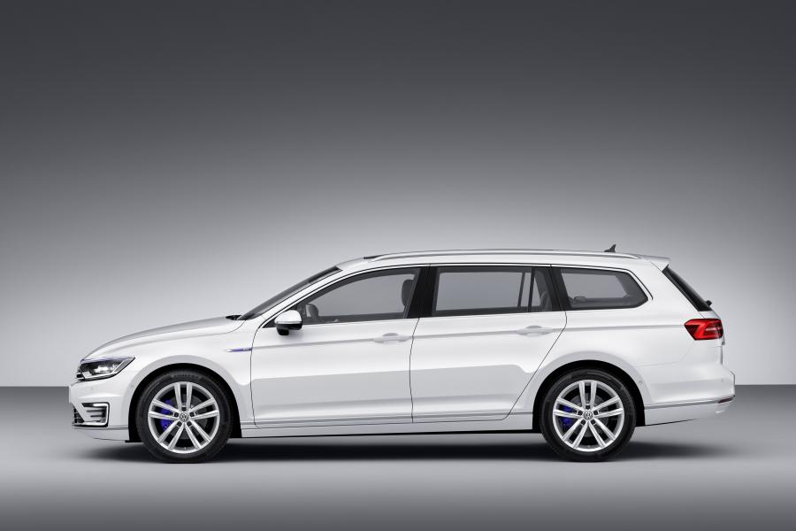  Volkswagen Passat Variant GTE 2015 года  (фото 20 из 30)